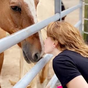 Meet your Posher, Mackenzie-payge